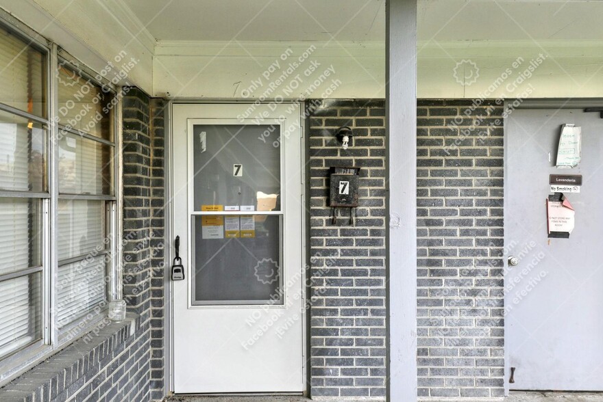 Building Photo - 6114 Hillside Ave