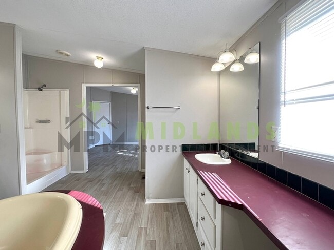 Building Photo - 323 Tabor Dr