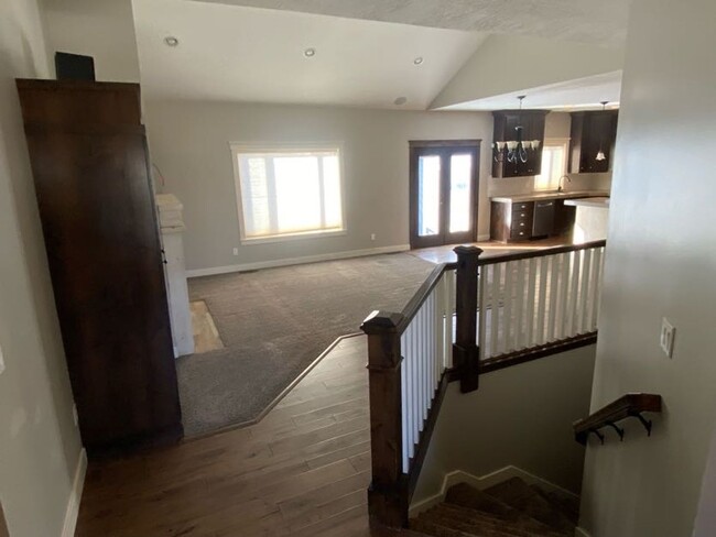 Building Photo - Deposit Moves You In! 5 Bed 4 Bath 3 Car G...