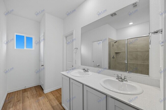 Building Photo - 2560 Eden Crk Dr