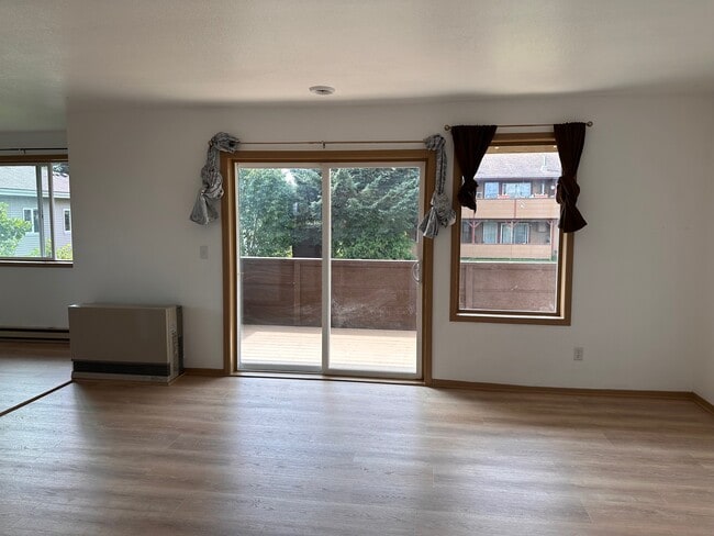 Building Photo - 895 Linda Ct