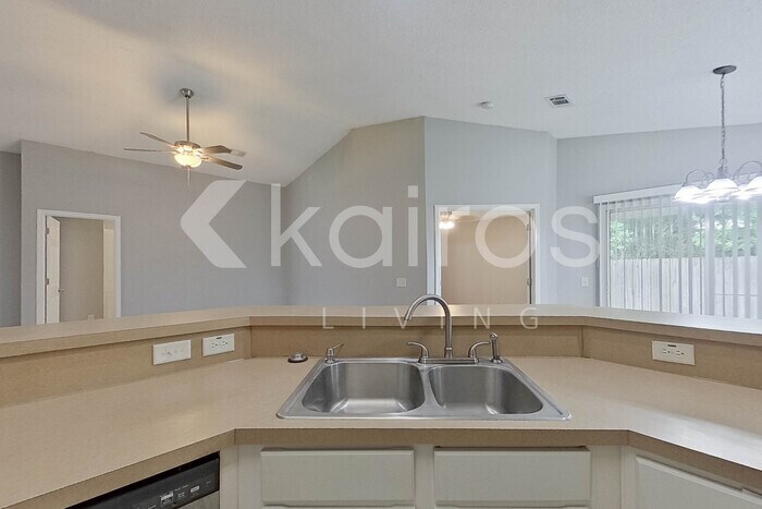Building Photo - 225 Leebeck Cir
