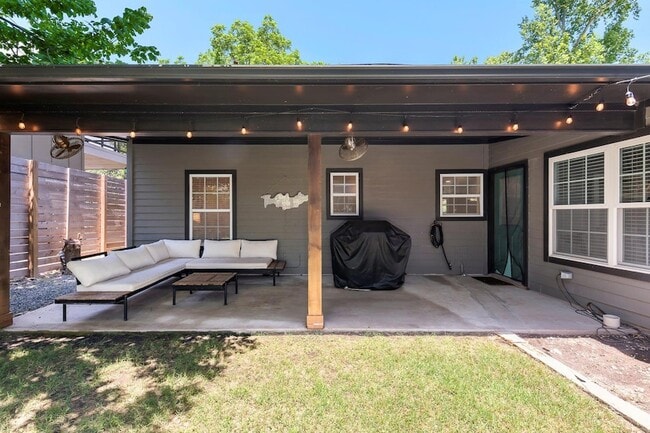 Building Photo - 3307 Garden Villa Ln
