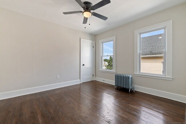 Building Photo - 279 Linwood St