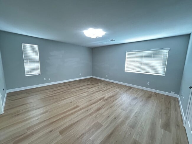 Building Photo - 5-Bedroom Silverado Ranch Home with Pool!