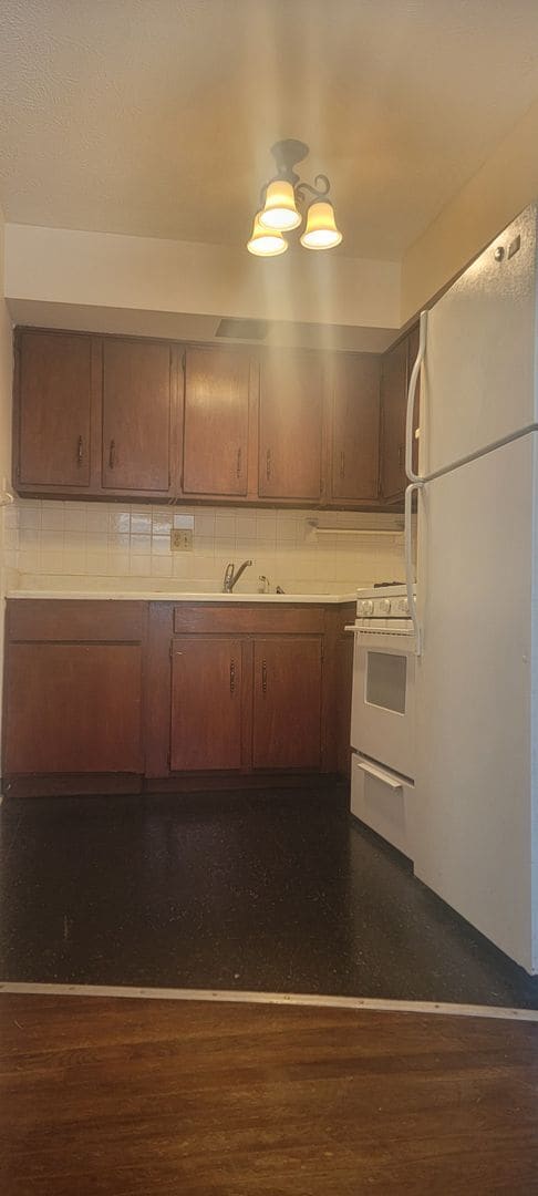 Building Photo - 2 Bedroom Duplex