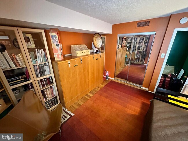 Building Photo - 6800 Fleetwood Rd