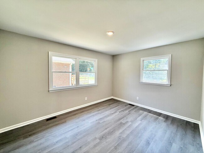 Building Photo - Johnson Street [2 UNITS]