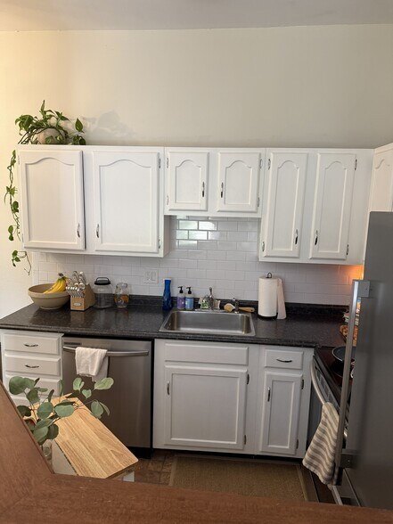 Building Photo - 1373 N Franklin St