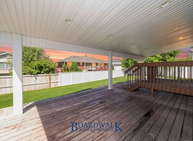 Building Photo - Stunning Draper Home with Finished Basement & Backyard Retreat