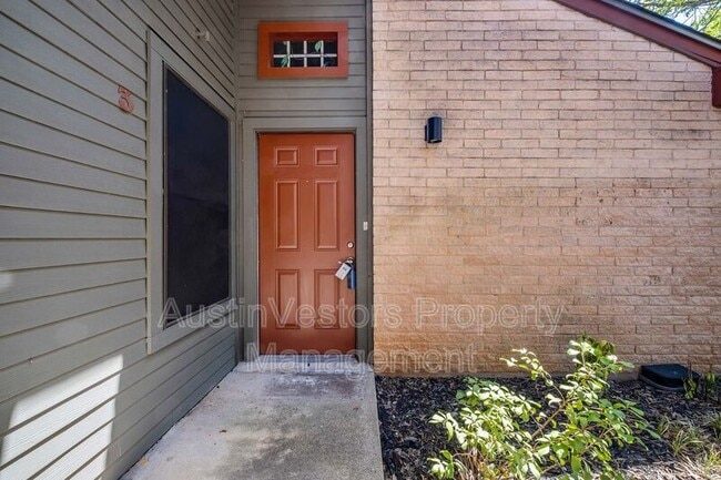 Building Photo - 3815 Menchaca Rd
