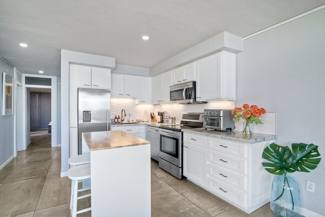 Building Photo - 190 Del Mar Shores Terrace