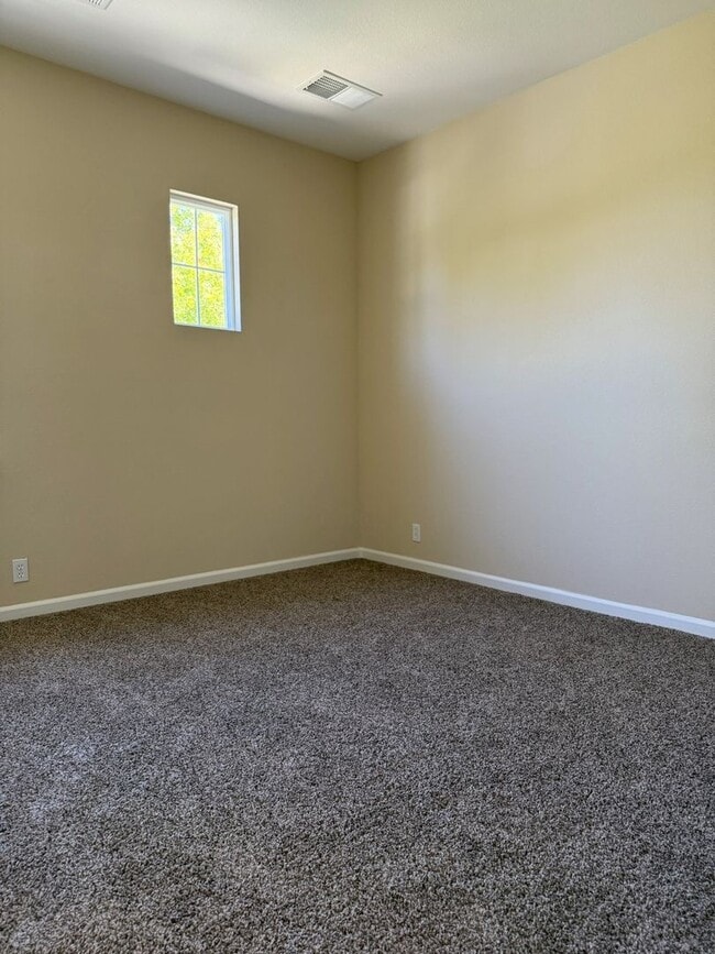 Building Photo - Available NOW and a Must SEE!