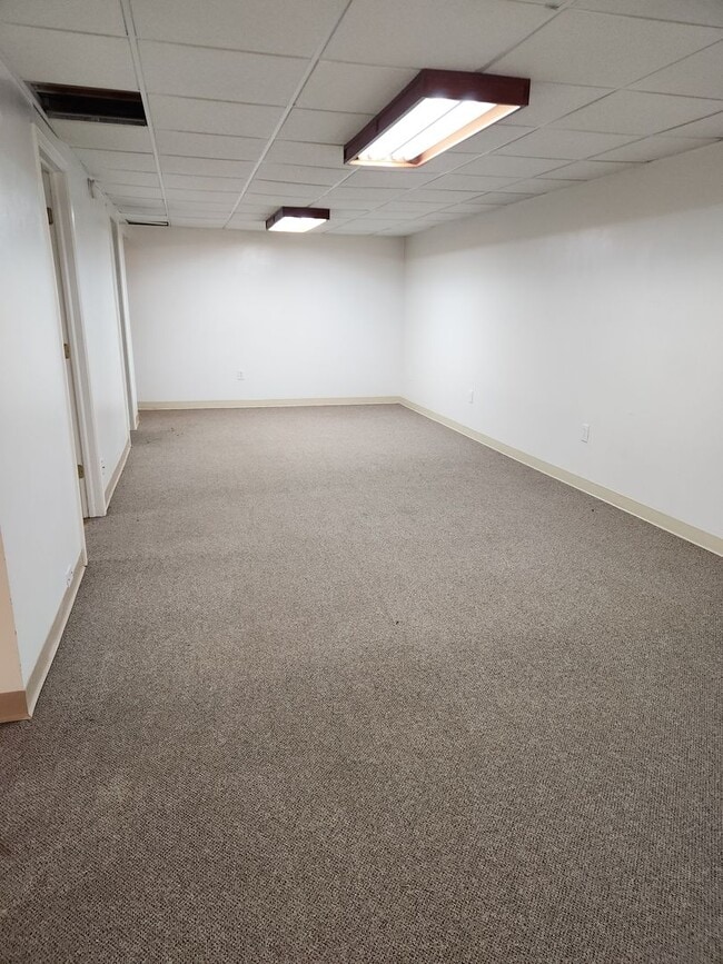 Building Photo - Amazing Price for this area!!! Nice Ranch ...