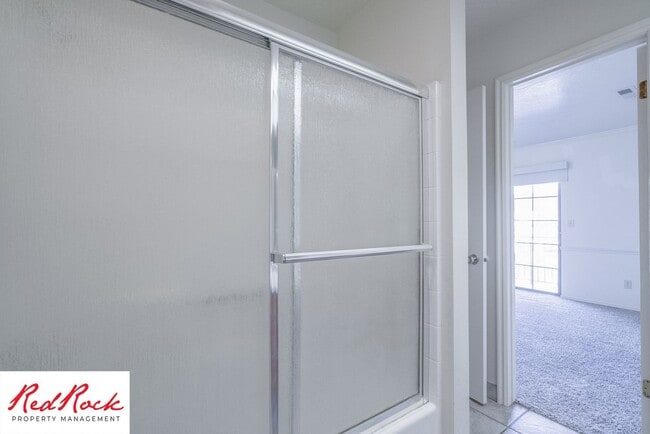 Building Photo - Charming 2 Bedroom Townhome