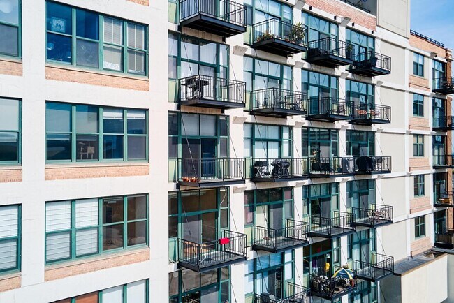 Building Photo - 221 E Cullerton St