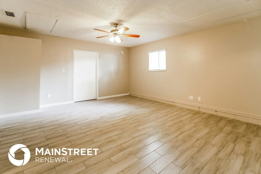 Building Photo - 2409 Oak Hollow Dr