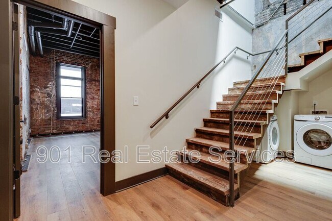 Building Photo - 124 Monroe Ave