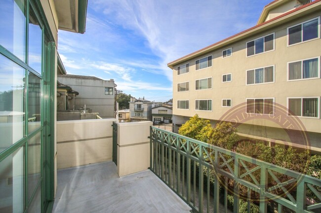 Building Photo - Twin Peaks - 2 BR, Office, 2.5 BA Townhome...