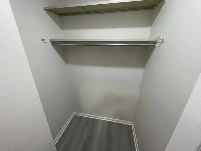 Building Photo - 12520 Edgewater Dr