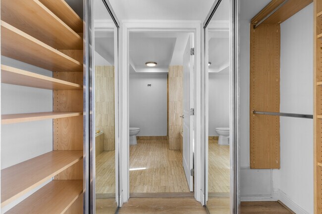 Building Photo - 1800 Sunset Harbour Dr