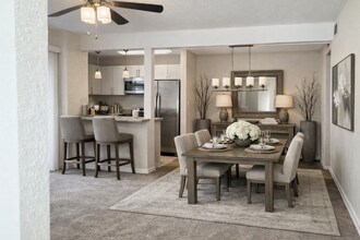 Building Photo - Beautiful Winter Park 2/2 Condo on the first floor x Rent in front of Full Sail !