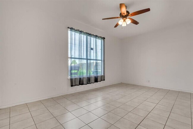 Building Photo - 112 Sandstone Dr