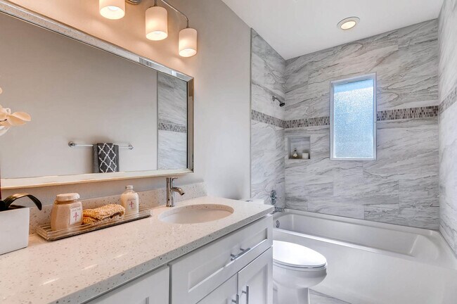 Building Photo - FANTASTIC Bungalow Style Ranch Home