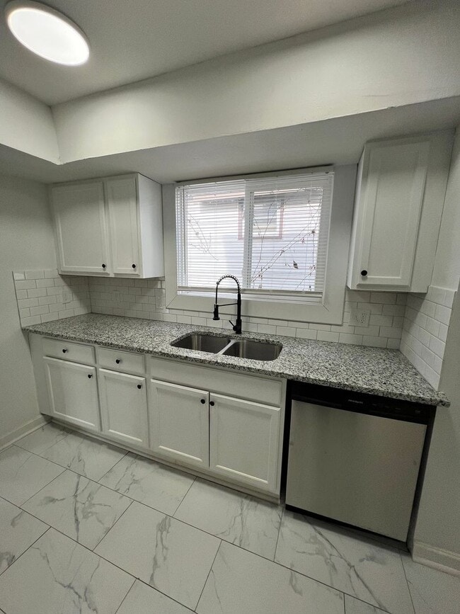 Building Photo - Updated 5BR Home with Modern Finishes & Extra Space