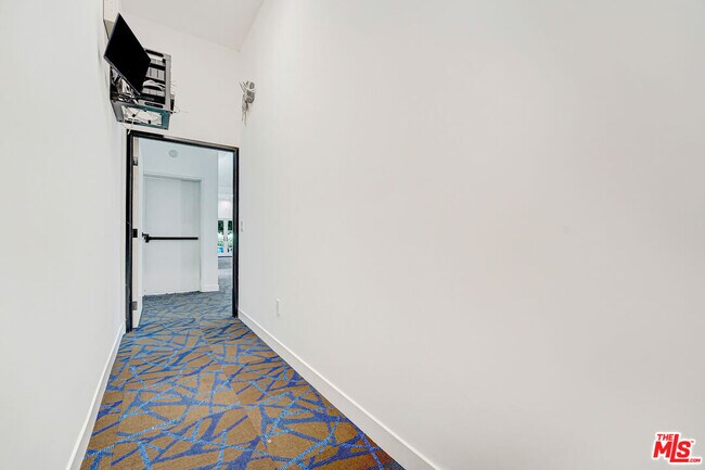 Building Photo - 2614 Alsace Ave