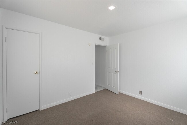 Building Photo - 2298 Golden Arrow Dr