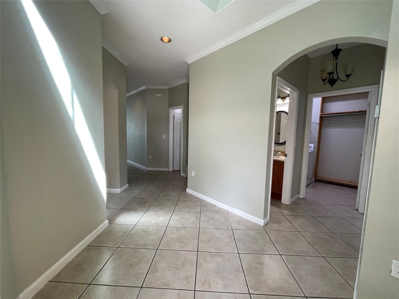 Building Photo - 5031 Madison Lakes Cir W
