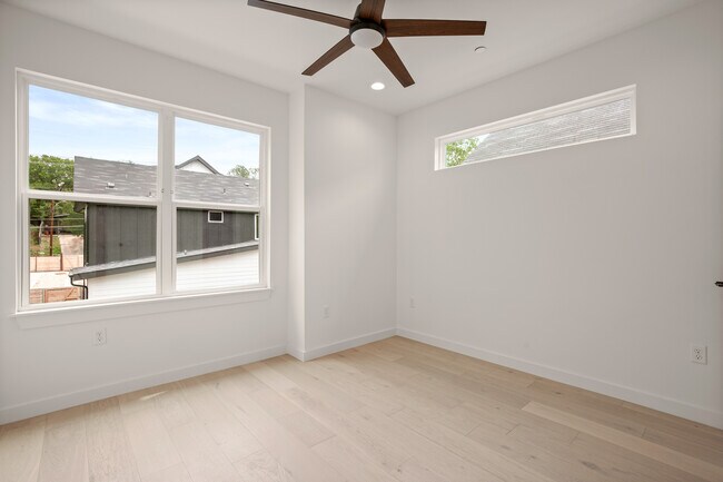 Building Photo - 5305 Ledesma Rd