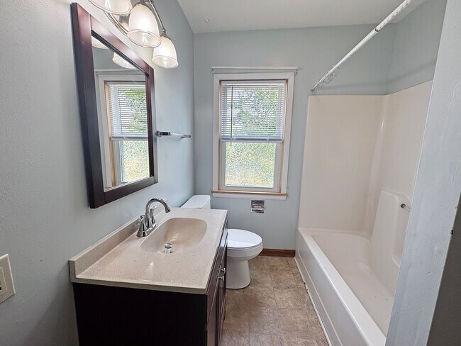 Building Photo - 1018-1020 Baldwin Street