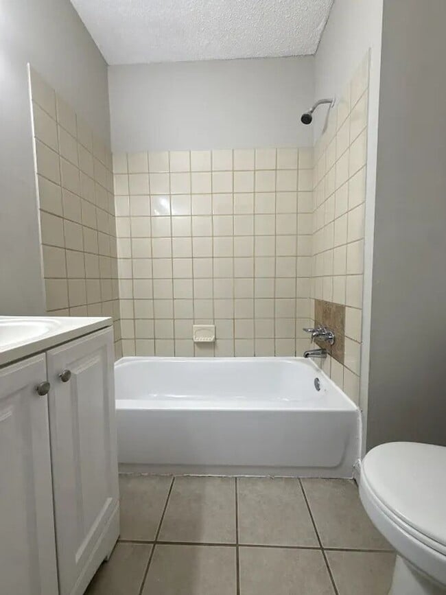 Building Photo - 450 Forrest Ridge Dr NW