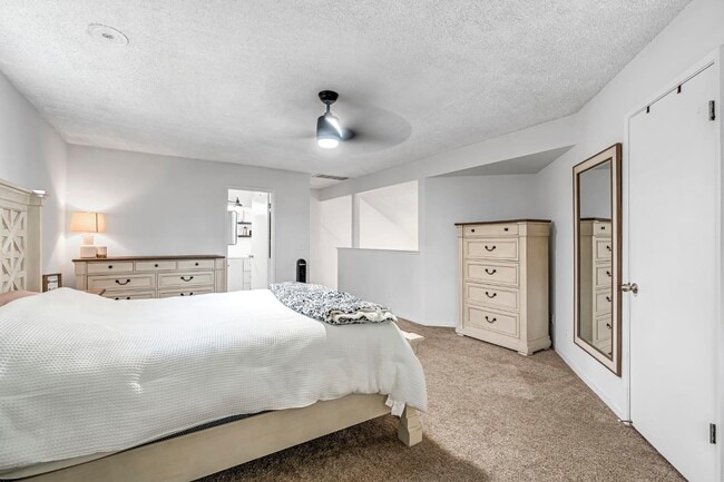 Building Photo - 3656 W Harvard Ave