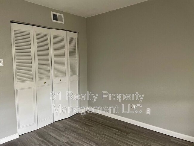 Building Photo - 13722 Flagstone Ln