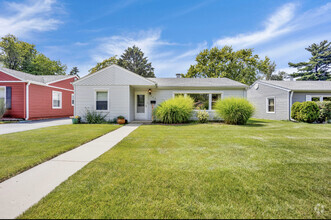 Building Photo - 340 S Lodge Ln