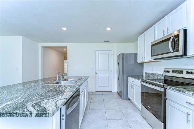 Building Photo - 38255 Sonnet Landing Ave