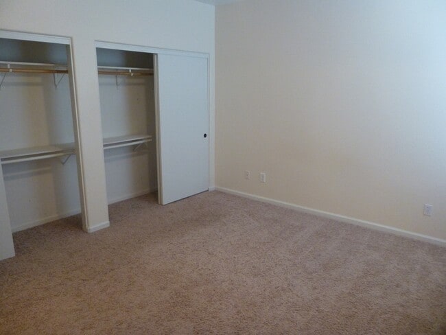 Building Photo - 3 Bedroom Condo in Sunrise Hills