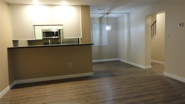 Building Photo - 38415 North Ln