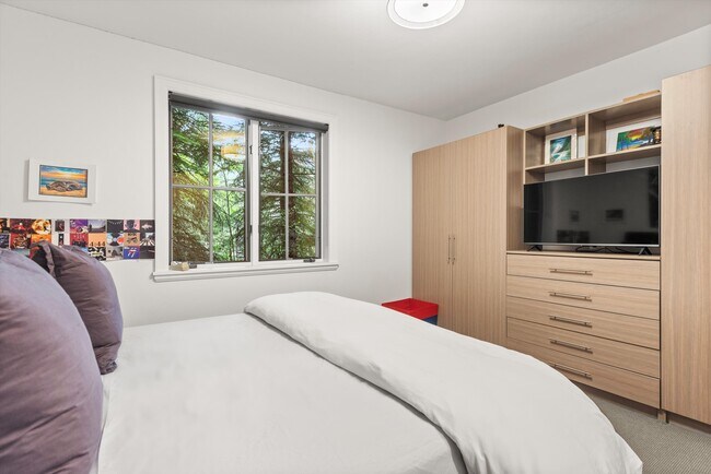 Building Photo - 289 Exhibition Ln