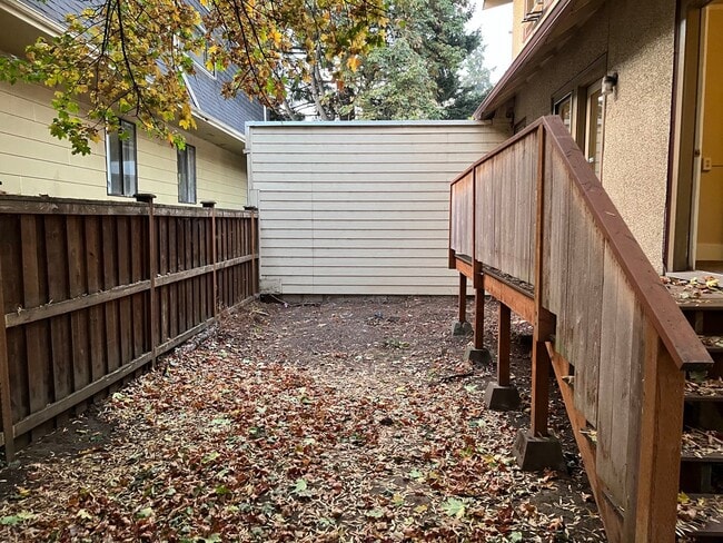 Building Photo - Charming and Spacious 4 Bed, 2.5 Bath Home near Downtown