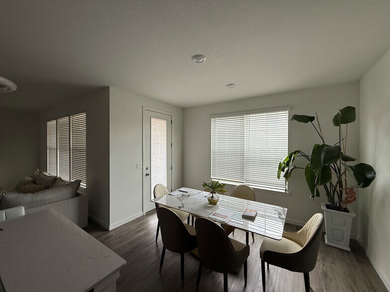 Building Photo - 8978 Woodmere Ct