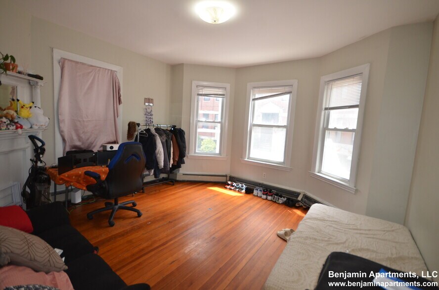 Building Photo - 77 Walnut St