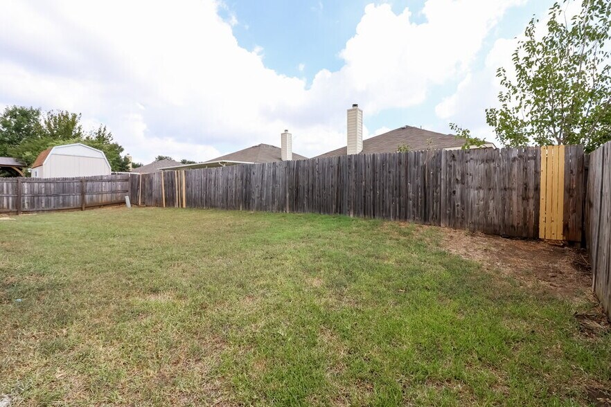 Building Photo - 816 Beaver Creek Dr