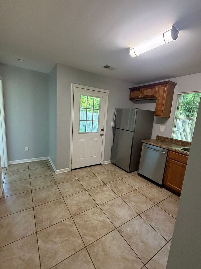 Building Photo - Single Family Home