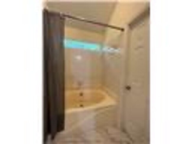 Building Photo - Beautiful Single-Family 3BR Cozy Home
