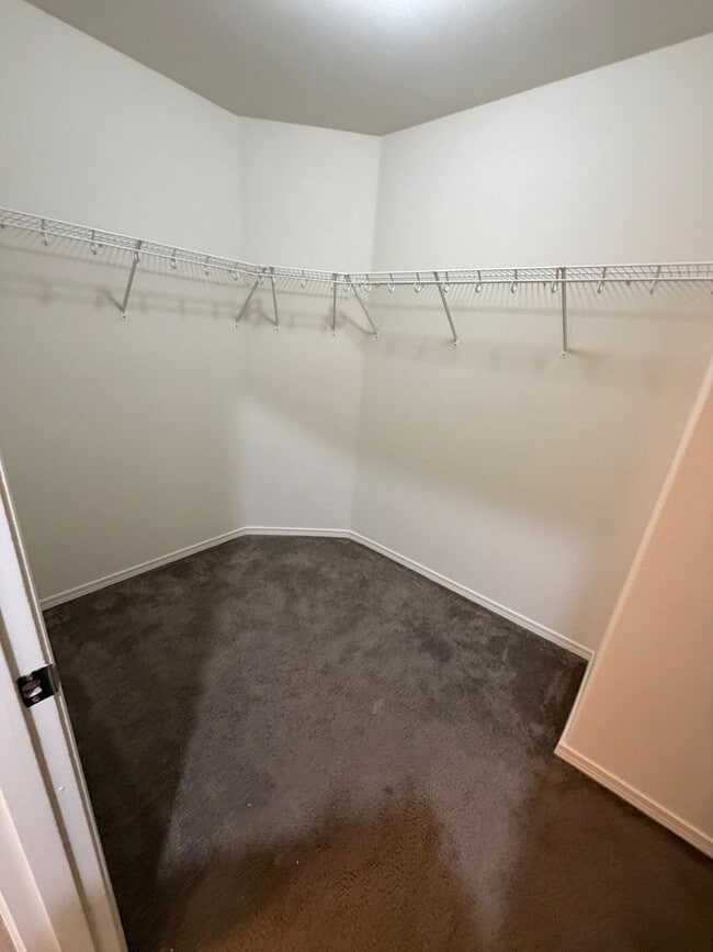 Building Photo - 3 bed 3.5 bath Townhome available on Rd 68!