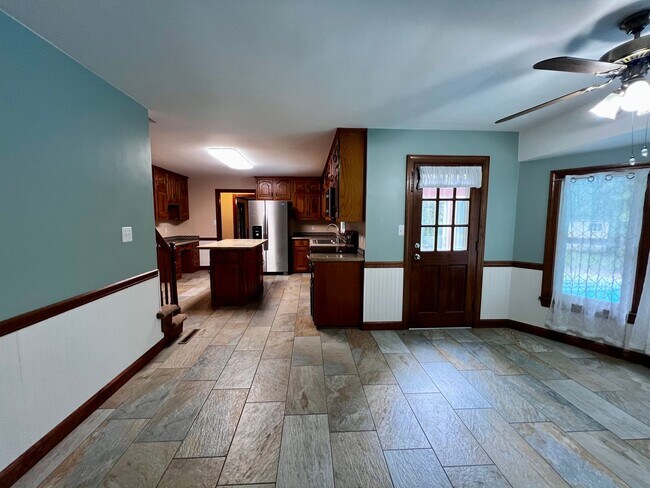 Building Photo - Large 6 bedroom home with Pool in Virginia Beach